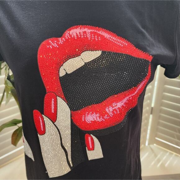 VINIZBENA LIP STUDDED SHORT SLEEVE BLOUSE NEW SIZE MED - Picture 2 of 5